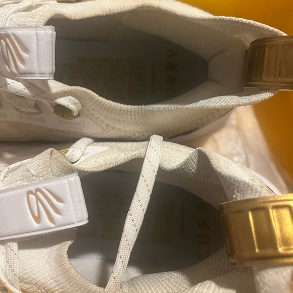 The Curry 8 golden size 11.5 - Picture 3 of 4